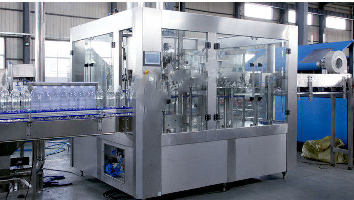 Isobaric Filling 2500 BPH Carbonated Drink Bottling Machine