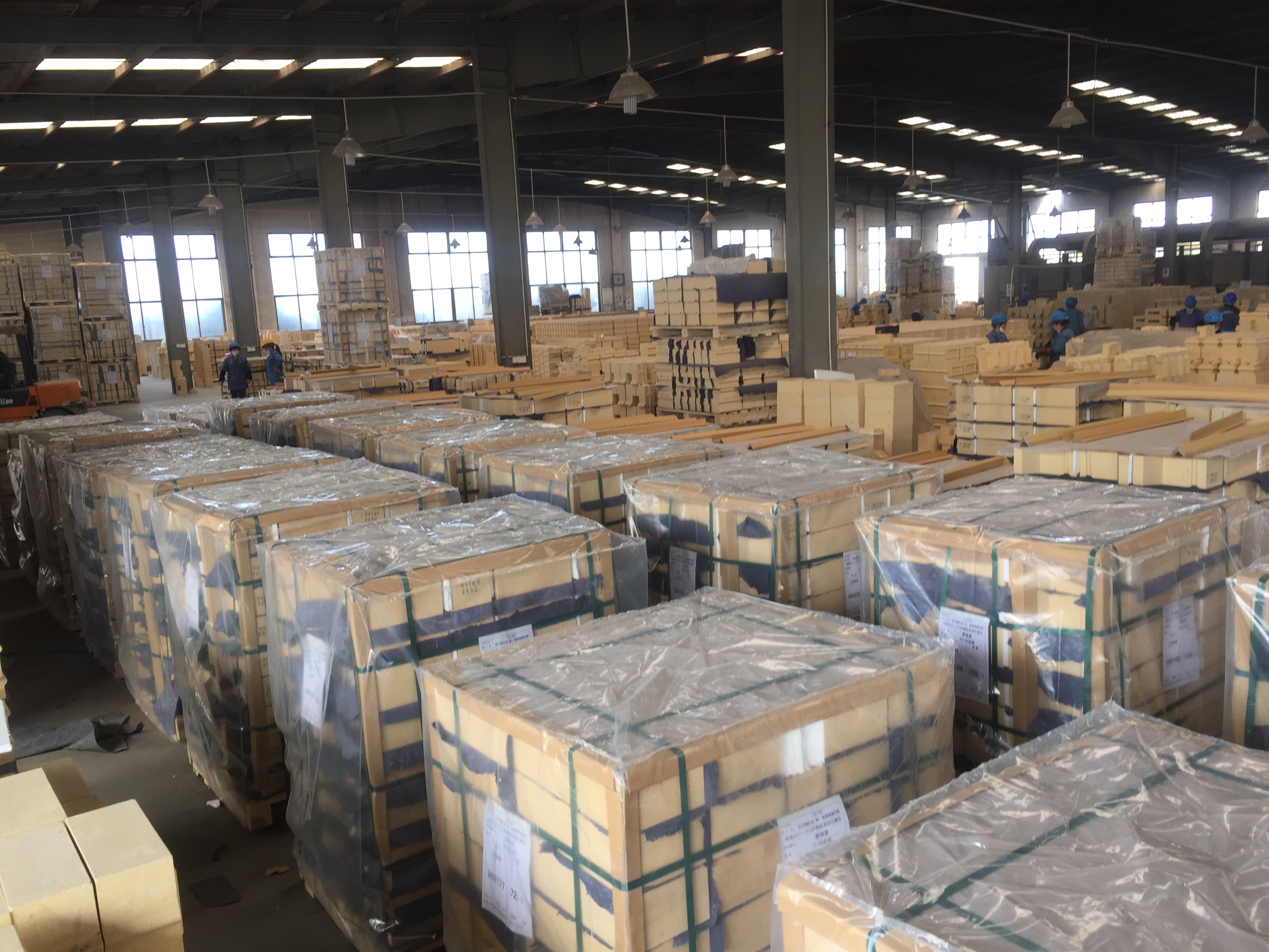 Customized Size ZrO2 42% High Alumina Refractory Brick Bulk for Max Customization