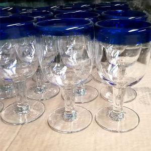 China Blue Rim Mexican Drinking Glass Crystal Wine Glass , Red Glass Wine Glasses wholesale