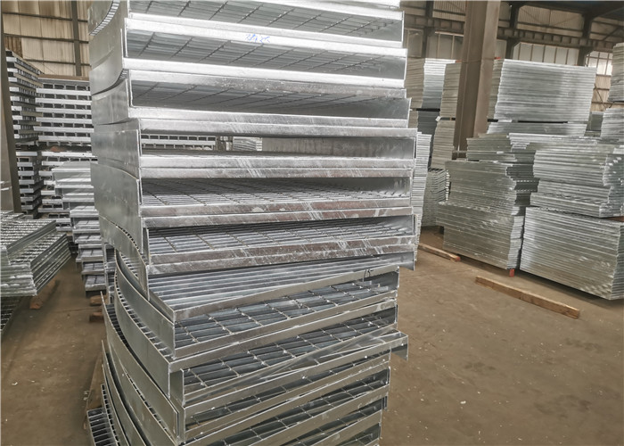 Rust Protection Welded Steel Grating 32x5mm Square Serrated Non Slip