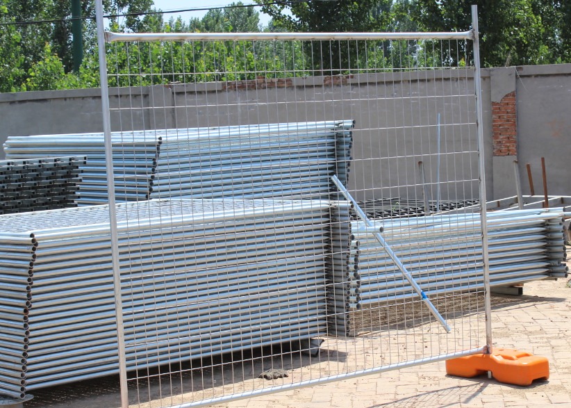 Outdoor 2400mm Wide Temporary Steel Fencing Corrosion Resistant