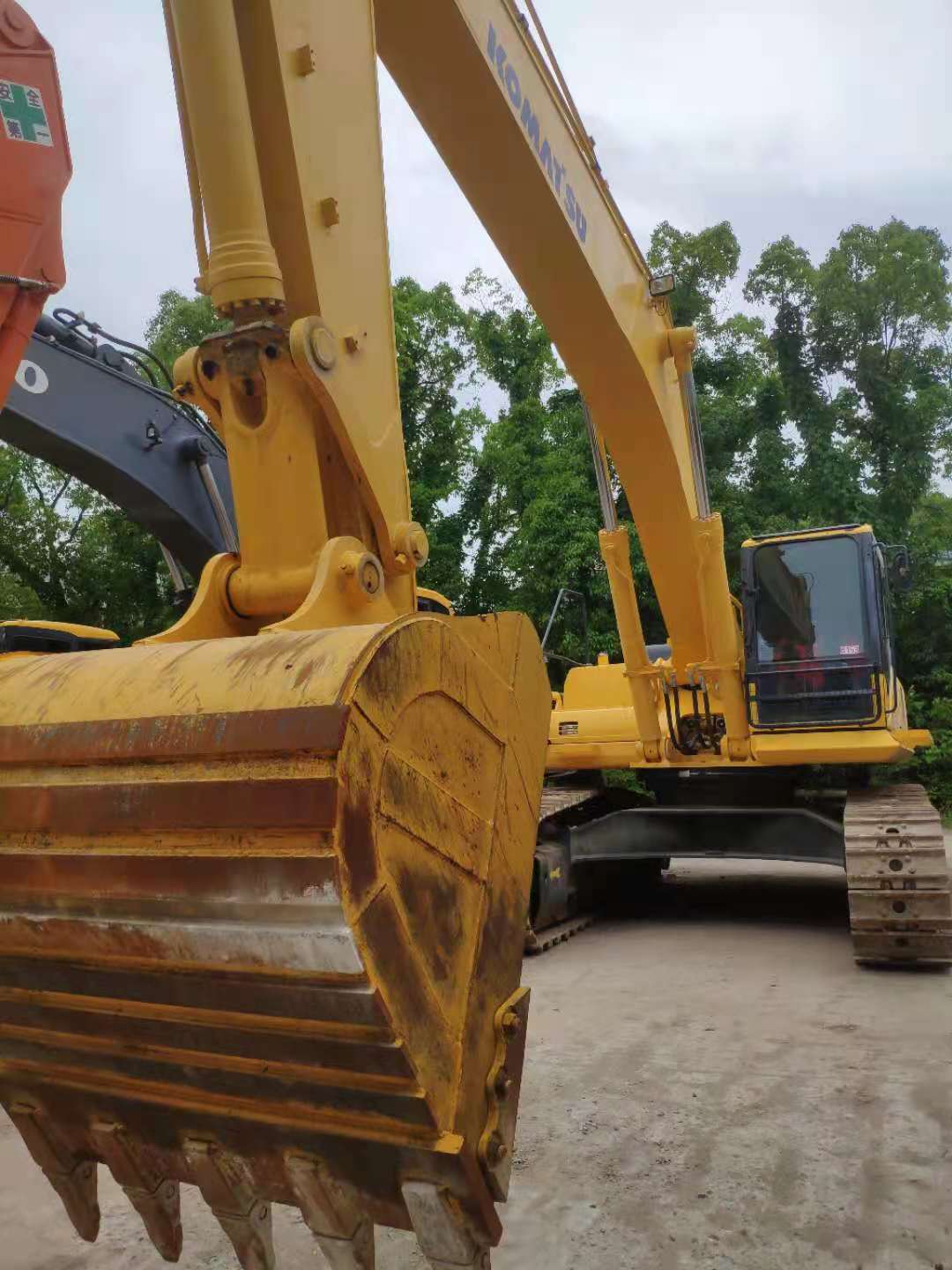 Yellow Komatsu PC70-8 Excavator 20T Weight 246 kW Power Low Working Hours 90% New Undercarriage