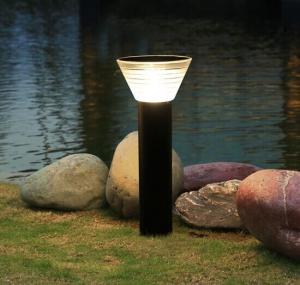 China Factory Wholesale Led Solar Lawn Lamps IP 65 Waterproof Outdoor Solar Garden Lights wholesale