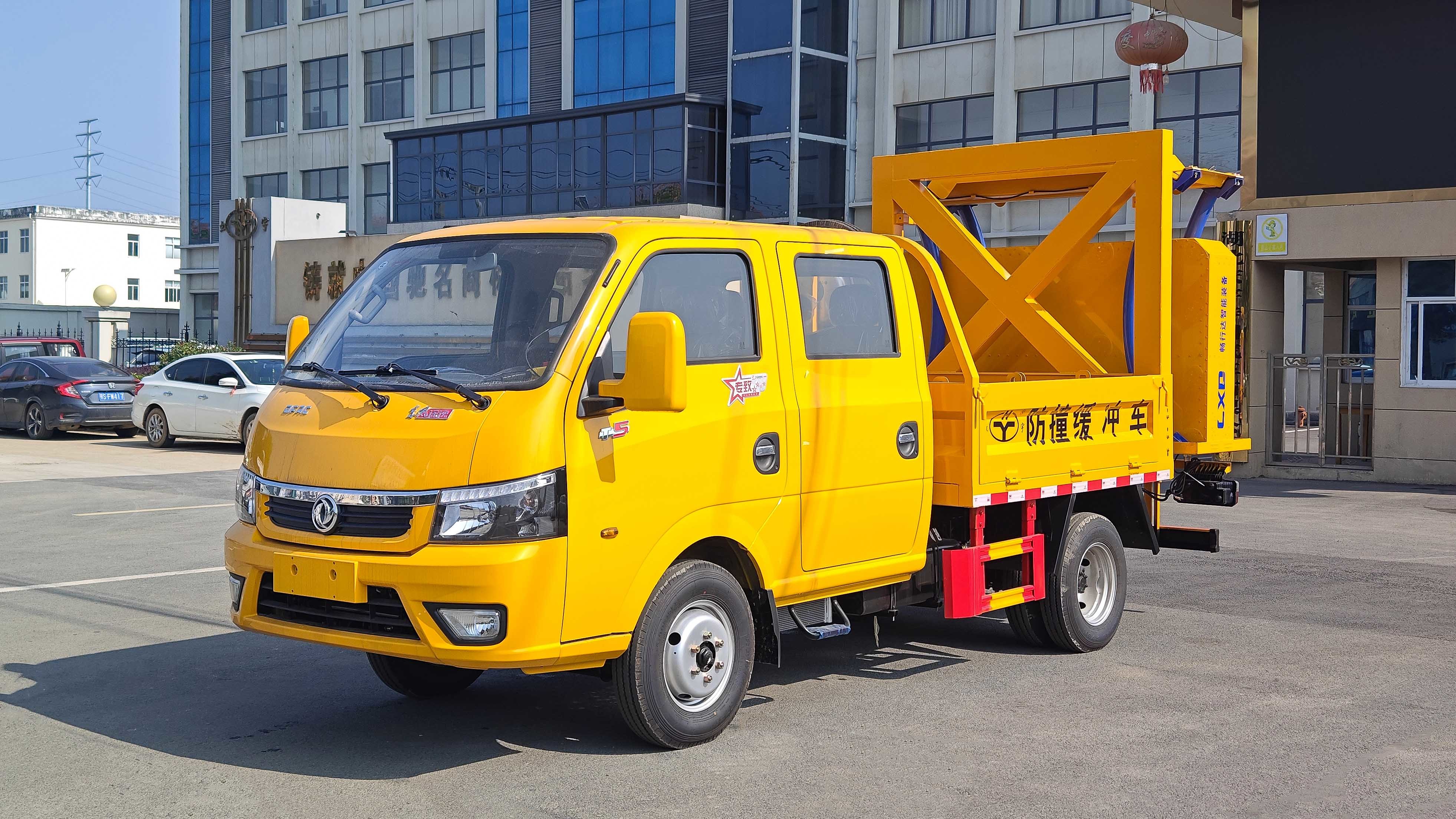 Buffer Truck Dongfeng 101 Max Speed Anti-Collision Buffer Attenuator Truck For Sale