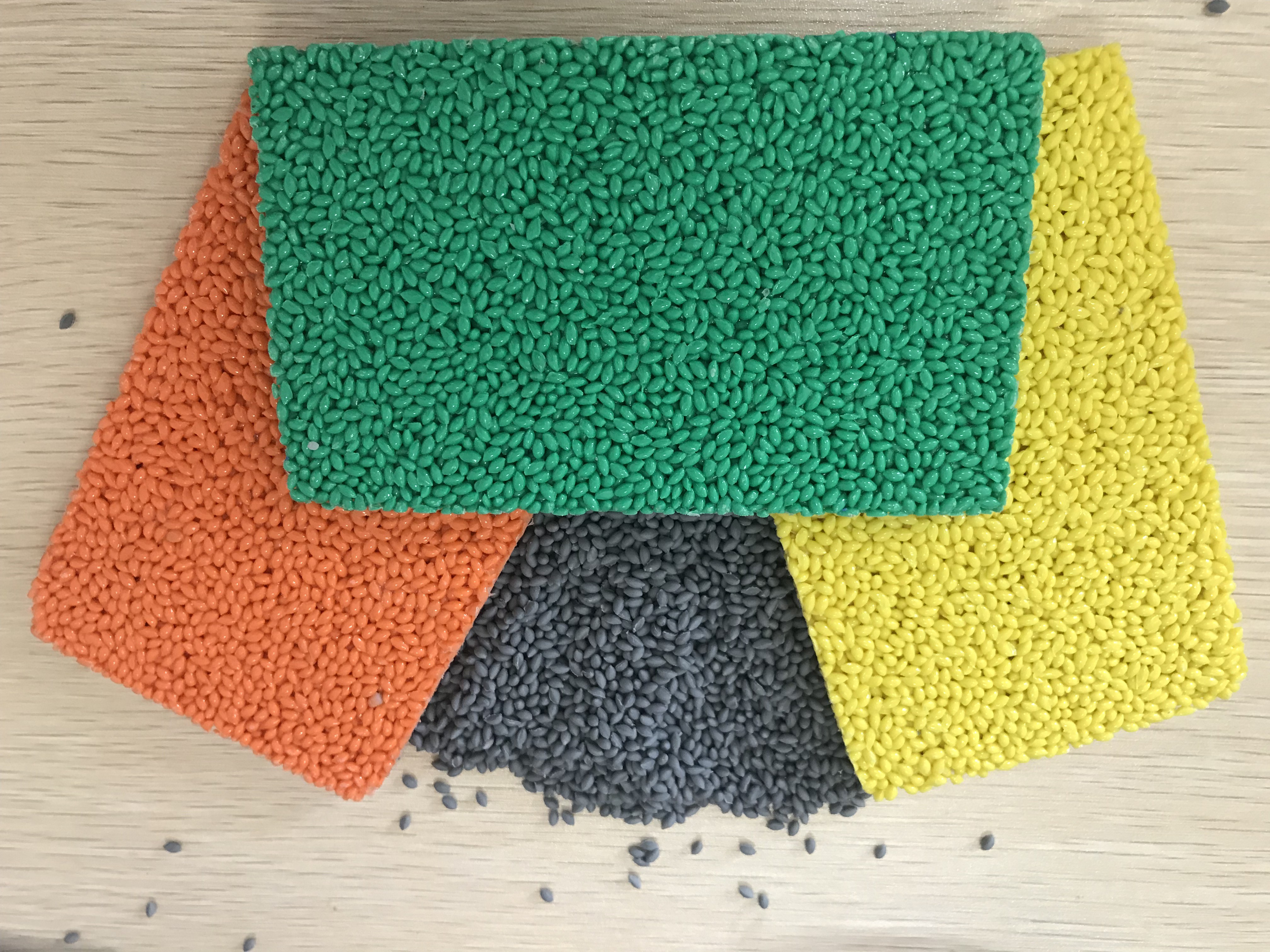 Low Density Rubber Granules Flooring For Wet Poured Playgrounds