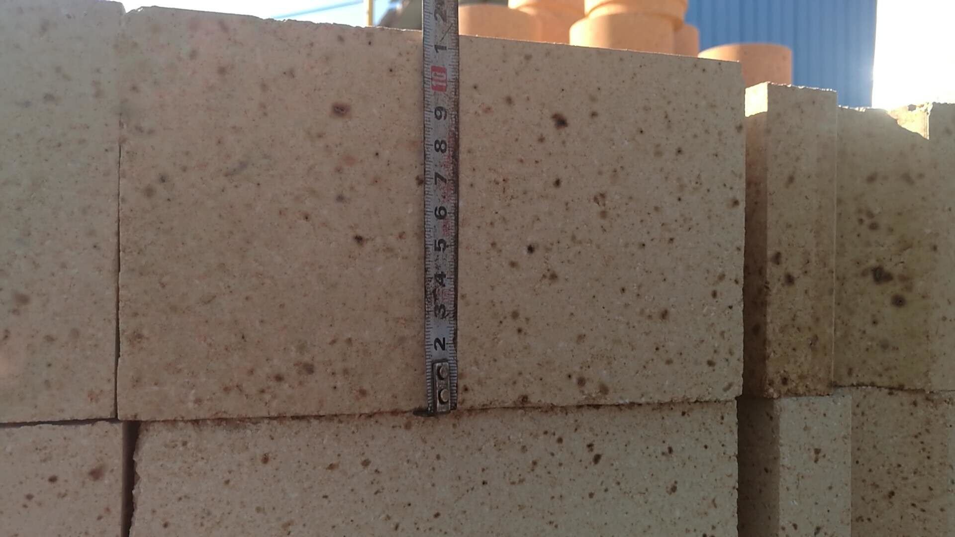 High Temperature Resistance Silica Refractory Bricks Varius Shapes Light Yellow Color