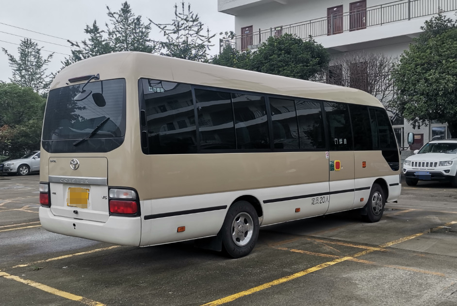 Gasoline 23 Seater Coach Tour Bus Toyota Coaster 20 Seater