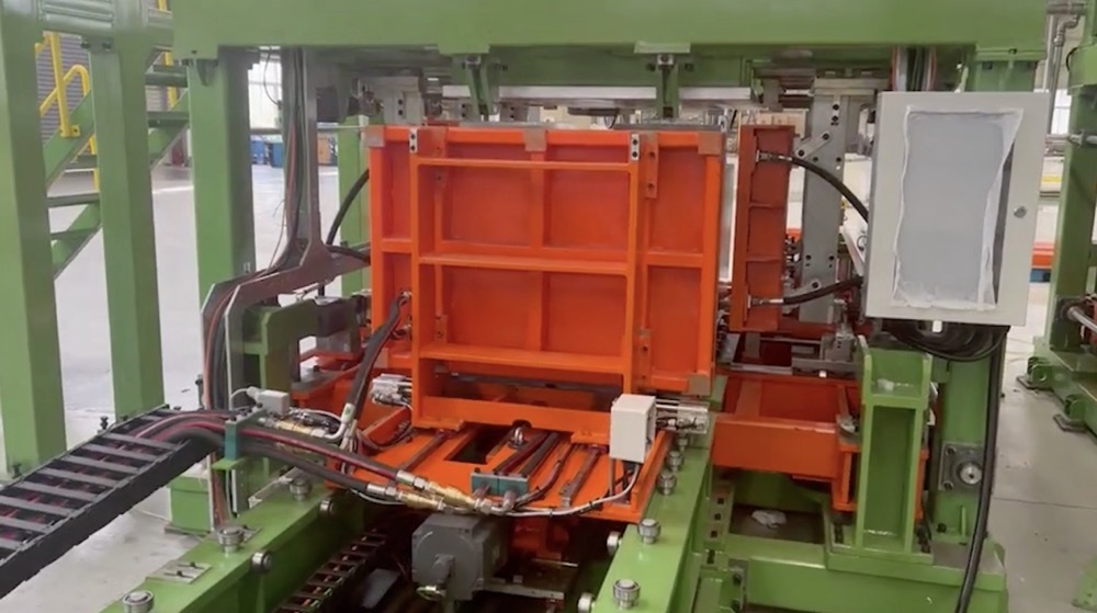 Household Appliance Refrigerator Production equipment —Linear cabinet foaming line