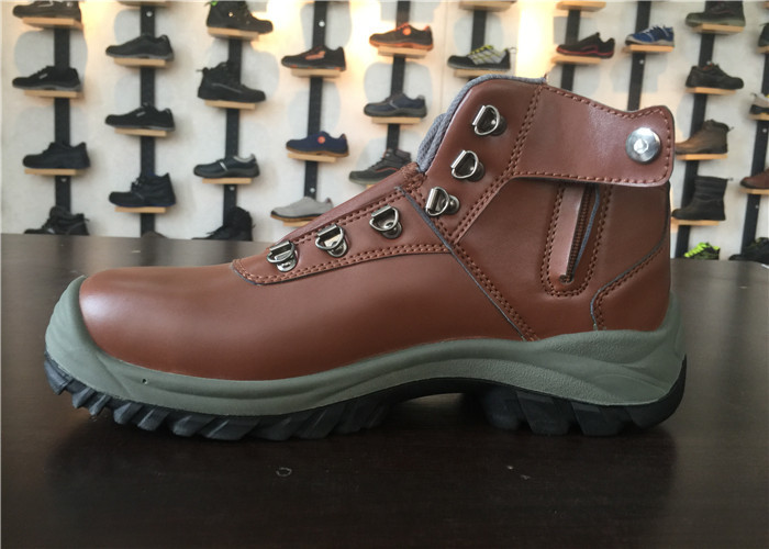 SGBL-521 Rubber Safety Shoes Stain Resistant / Slip Resistant For Variable Terrain