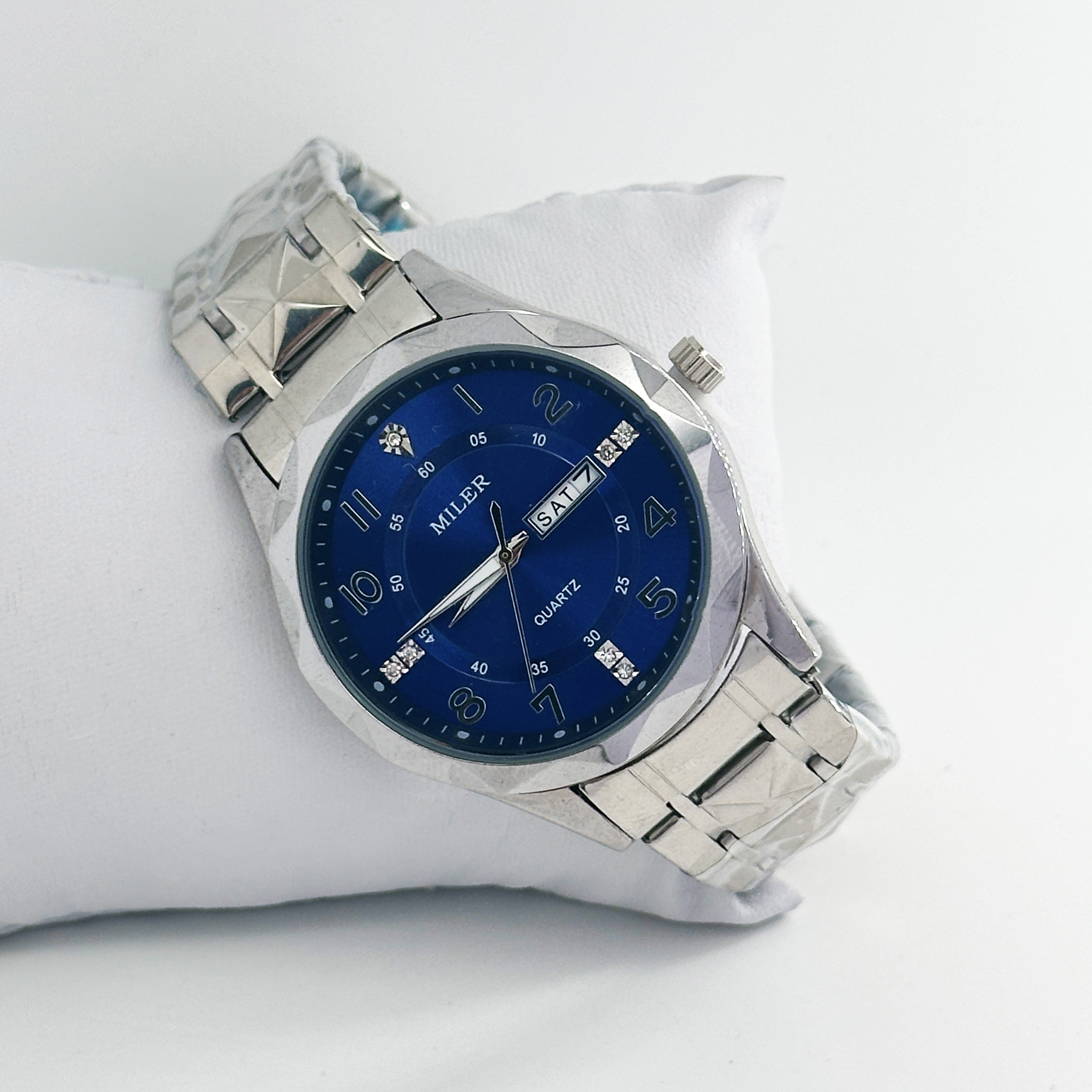 Waterproof and Stainless Steel Strap Watch with Digital Display and Quartz Movement