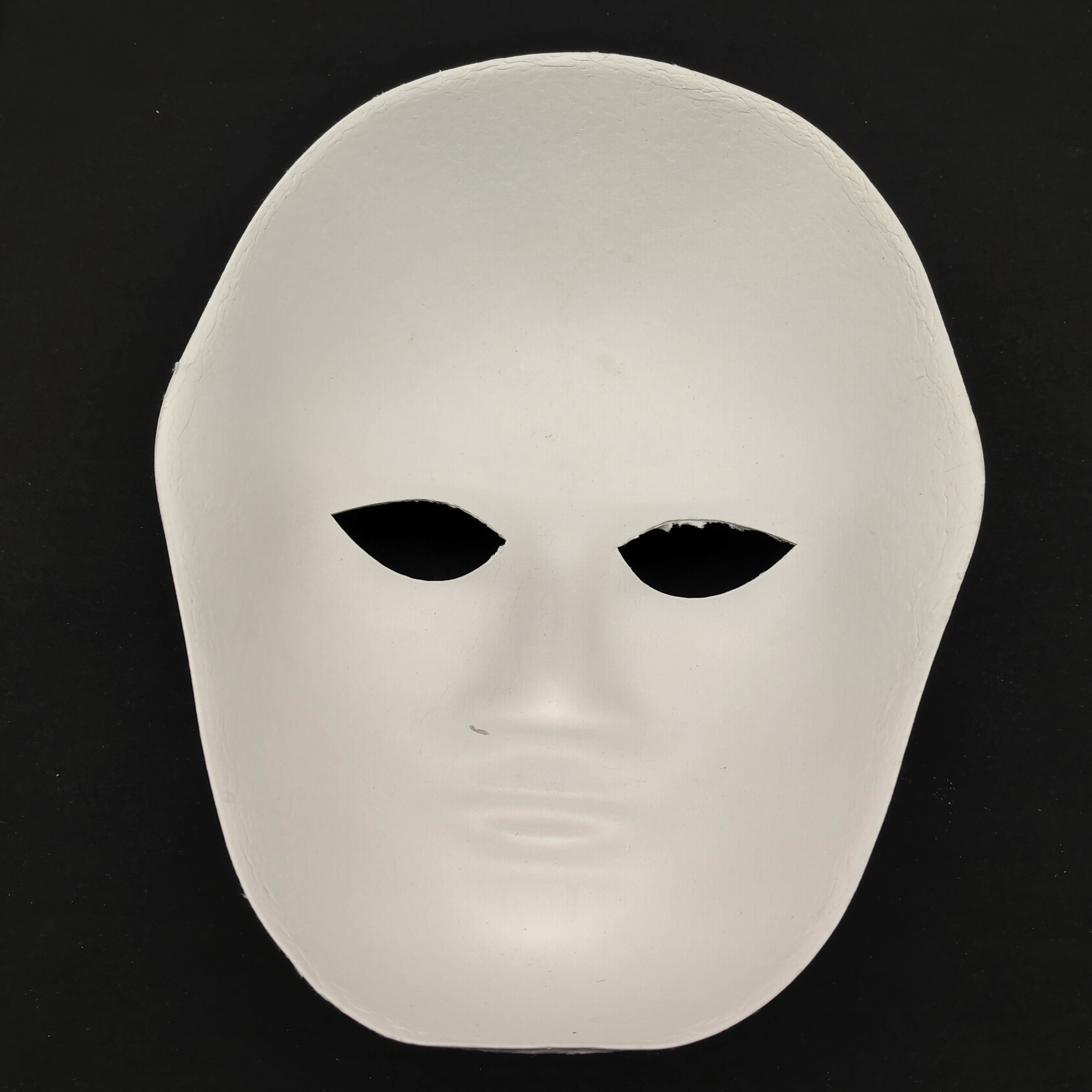 Customized white plant fiber sugarcane pulp masks by pulp molding manufacturers. These masks are suitable for children to doodle and paint on. They
