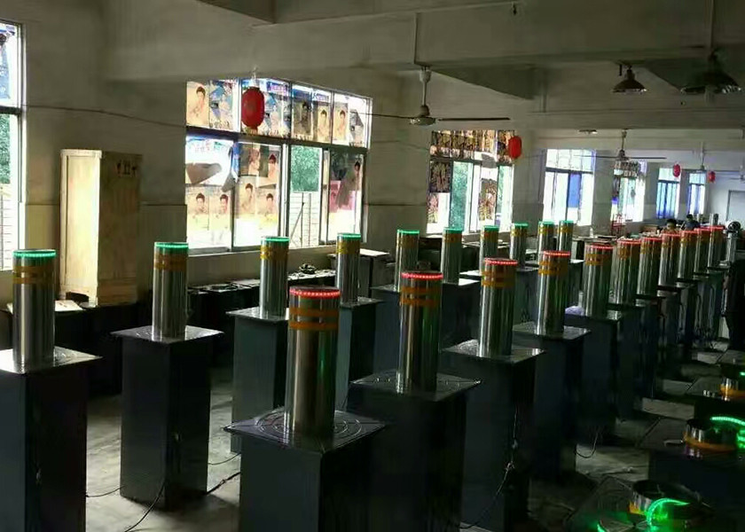 Anti Crash Automatic Rising Bollards Electric Hydraulic System With Colorful Led Light