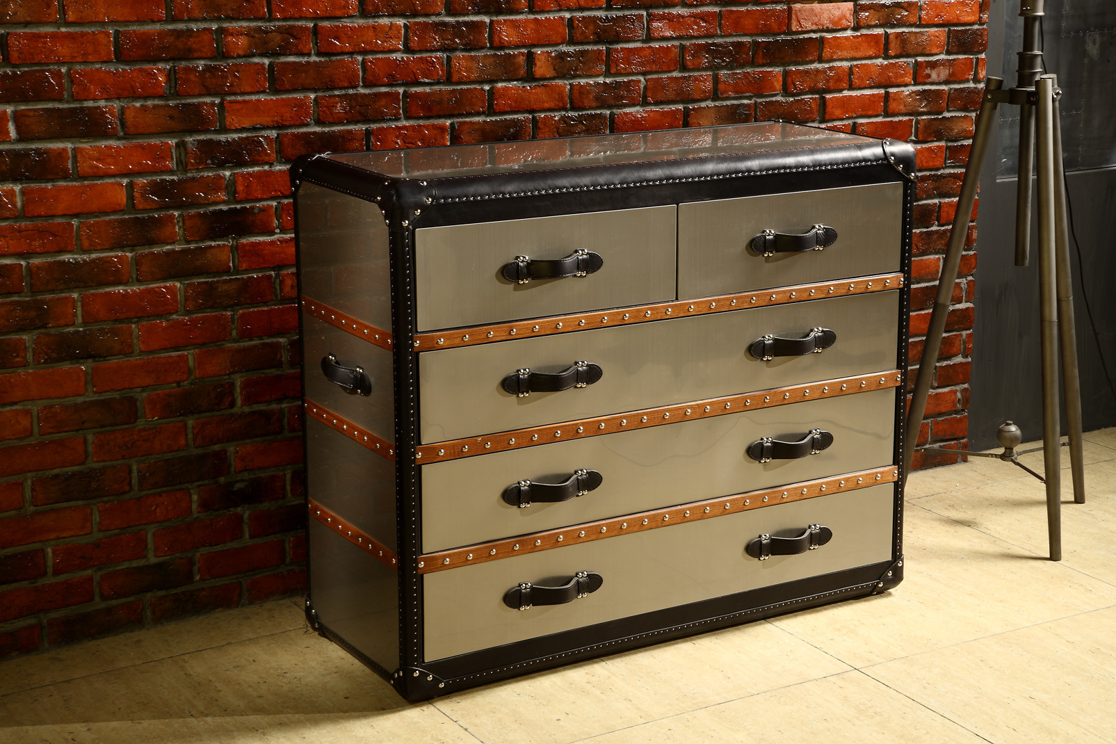 Mirror Steel Vintage Leather Steamer Trunk 5 Drawers Black Genuine Leather Handle Wooden Bar
