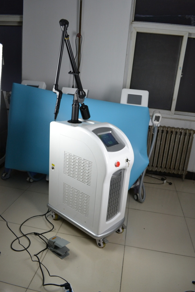 Advanced Q Switch Nd Yag Tattoo Laser Machine Easy Maintain