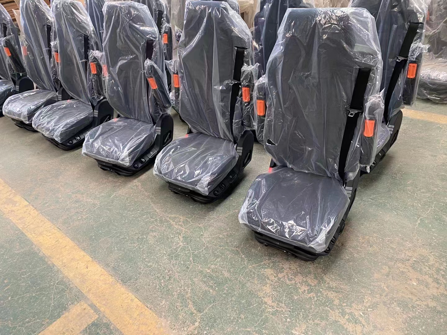Picture and Design SINOTRUK Heavy Duty Seat for HOWO Truck Driver Seat 100% Tested