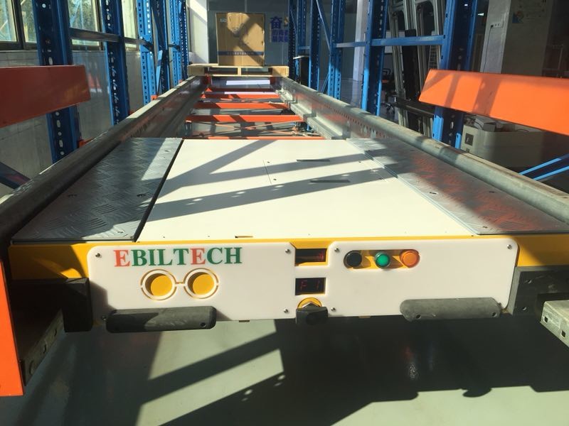 High Efficiency Red Auto Shuttle Pallet Shelves Pushing OEM Acceptable
