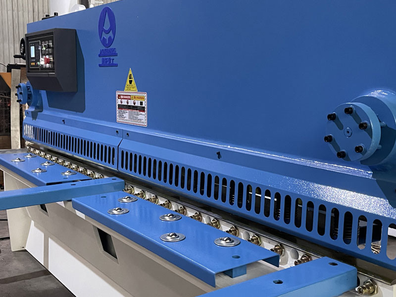 Guillotine Cutting Machine QC12Y Hydraulic Shearing Machine For Metal Sheet Carbon Steel 4mm