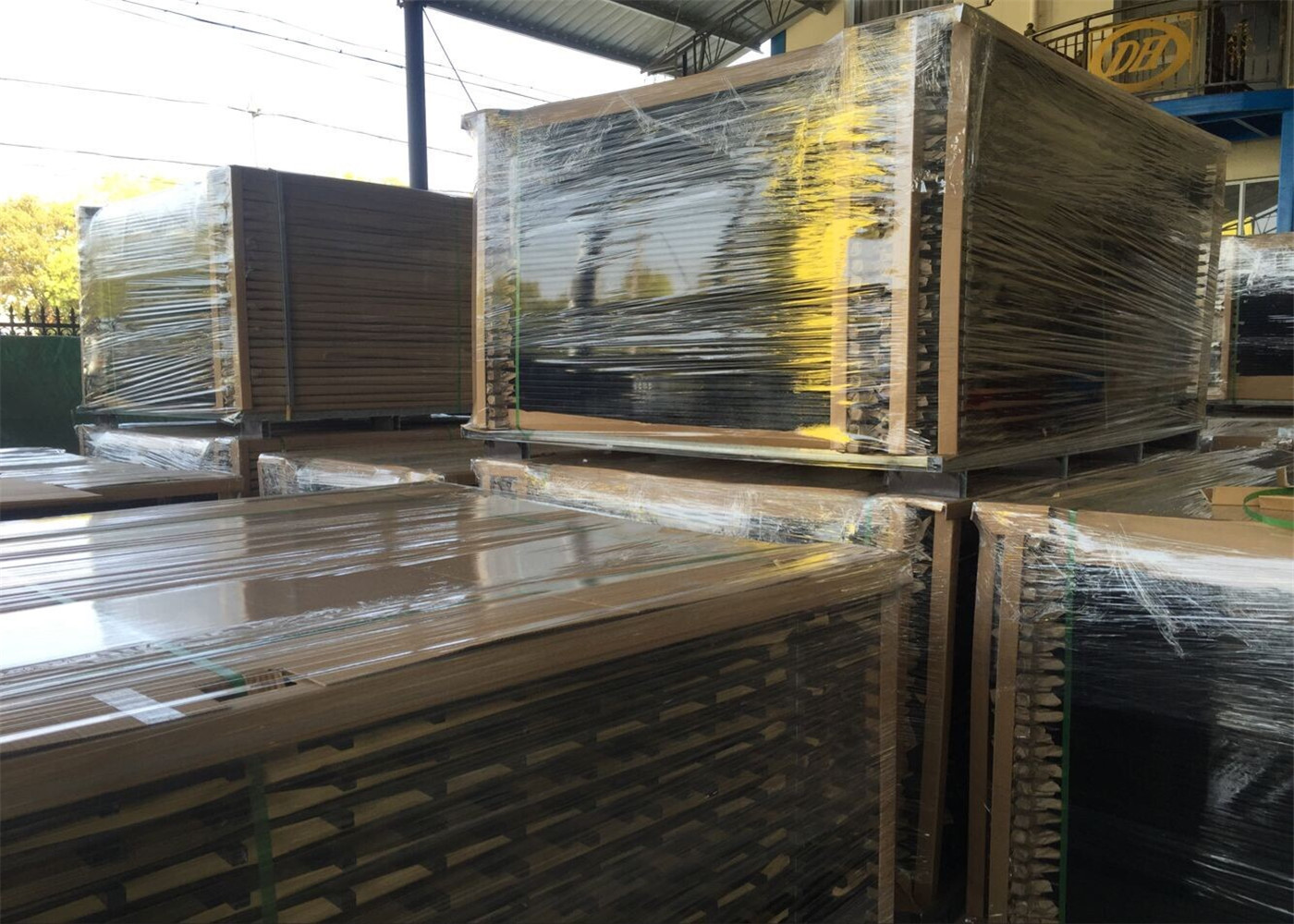 Tubular Fence Australia residence and Villa Security Garrison FENCE panels 1.8m*2.4m width Rails 50mm 25 Crimped Spear