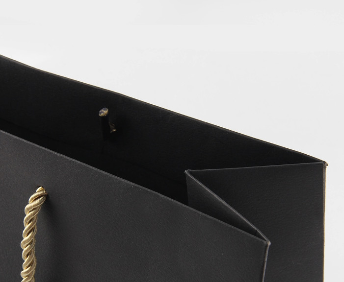 White Printed Kraft Paper Bags Customzied Thickness For Company Promotion