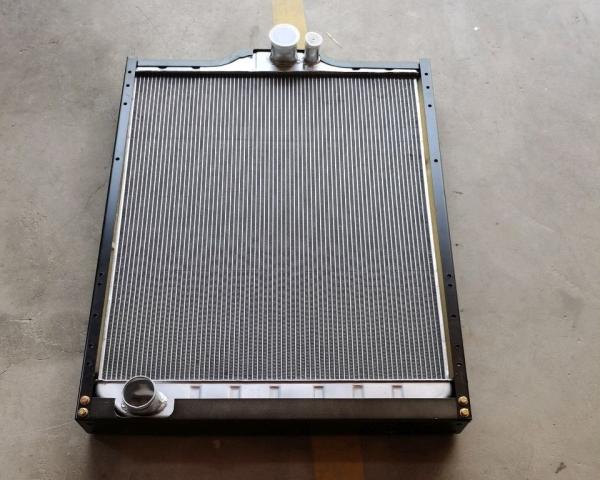 Quality 780*902mm FV517 Mitsubishi Forklift Radiator Tank Assembly for sale