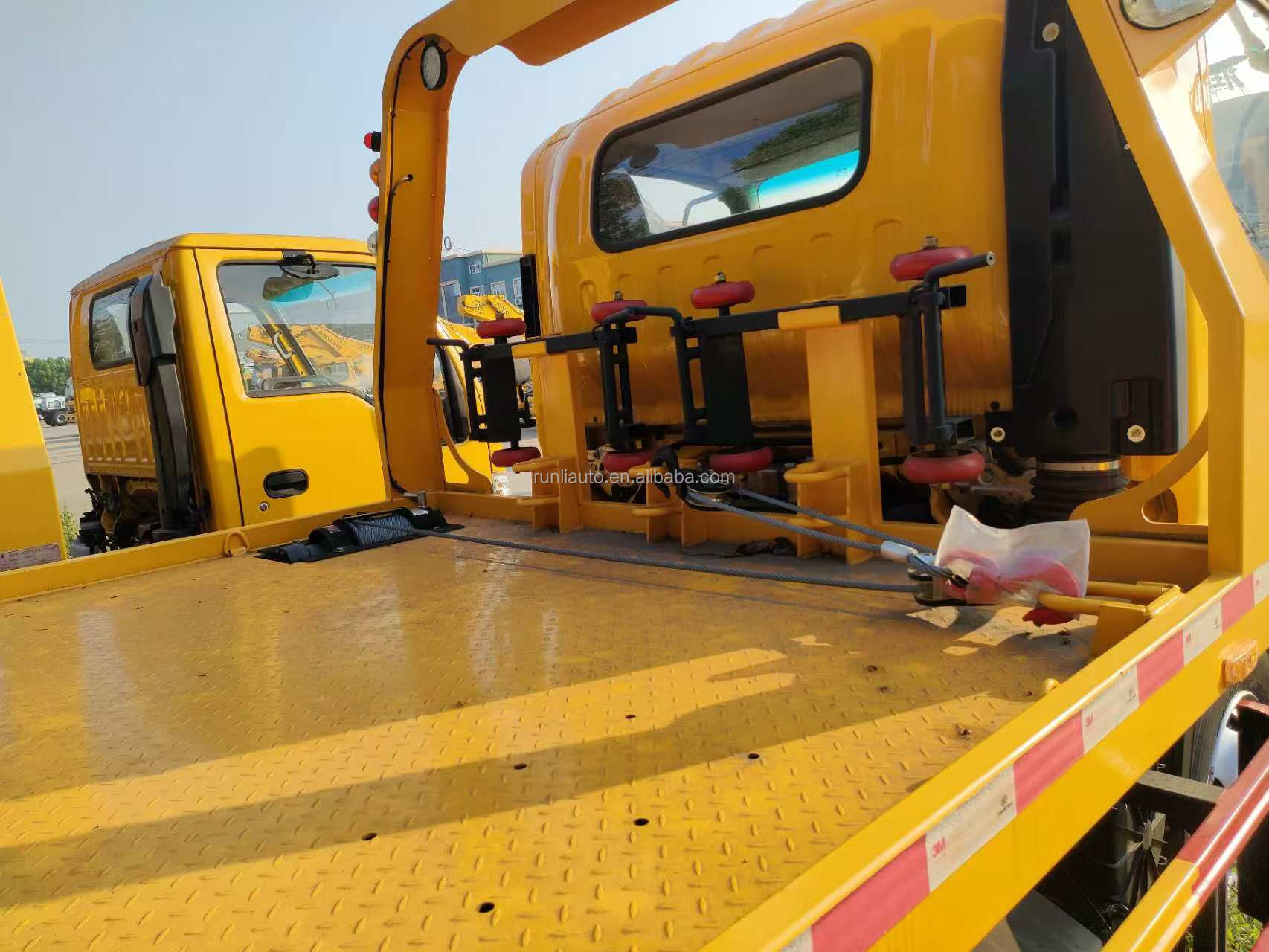 Factory Hot Selling Good Quality Customized Small Mini ISUZU Flatbed Platform Towing Wrecker Truck Light Duty Tow Wrecker Truck