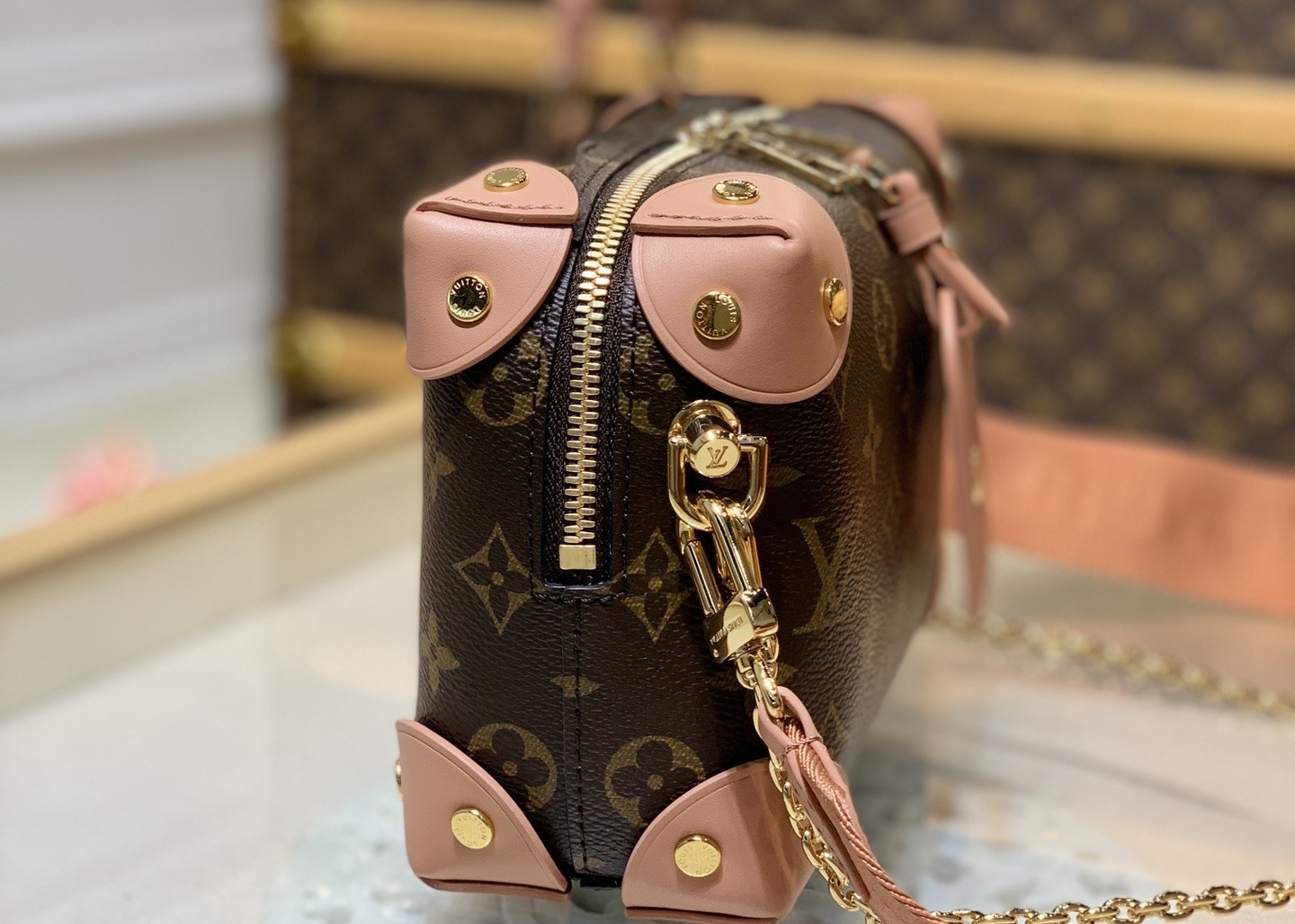 Off White 20cm Leather Chain Crossbody Bag With Top Handle