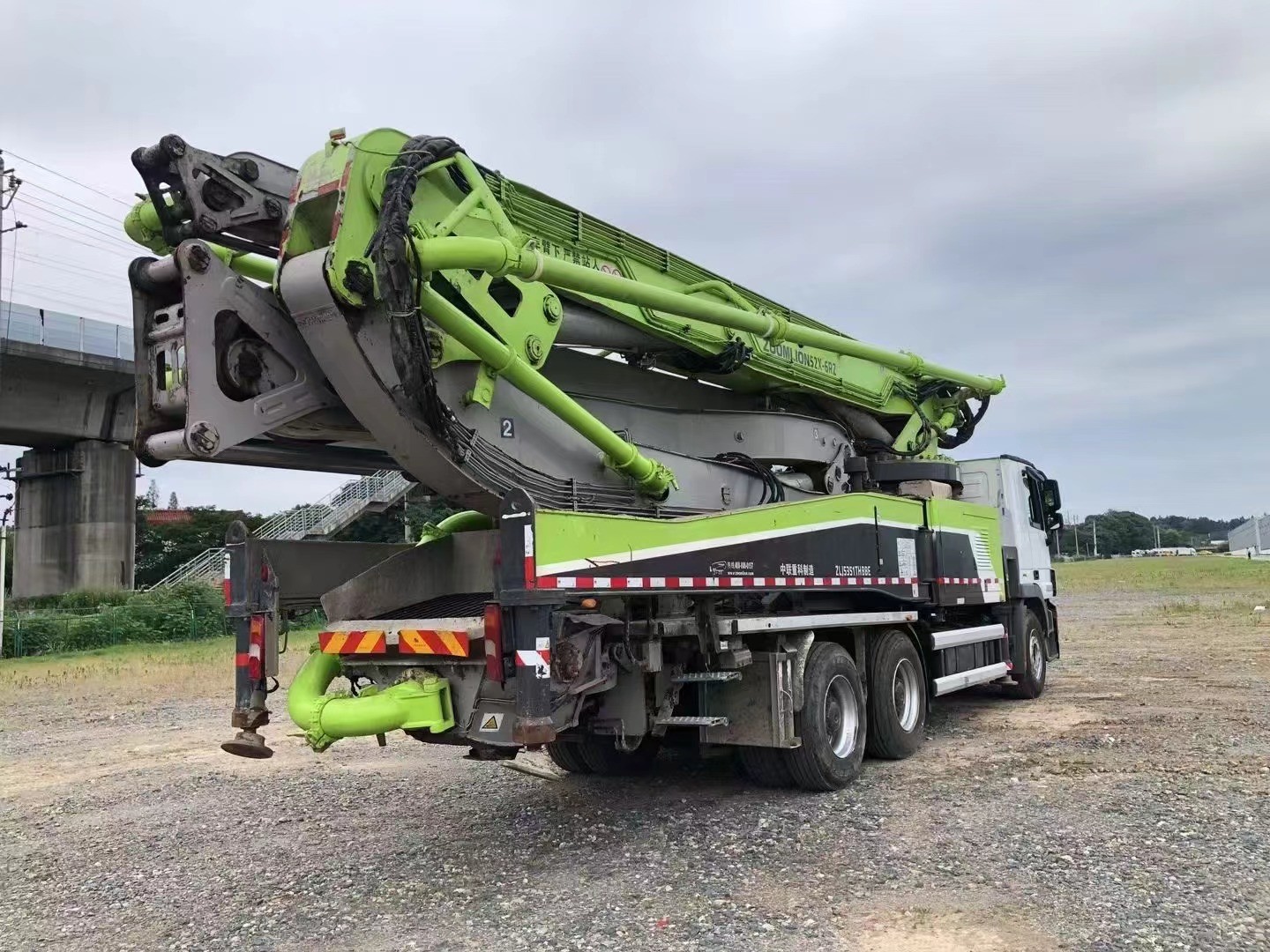 2019 ZLJ5351THBBE Zoomlion Concrete Pump Truck Second-hand 35000KG 51.2m Max Height 11Mpa Concrete Pressure