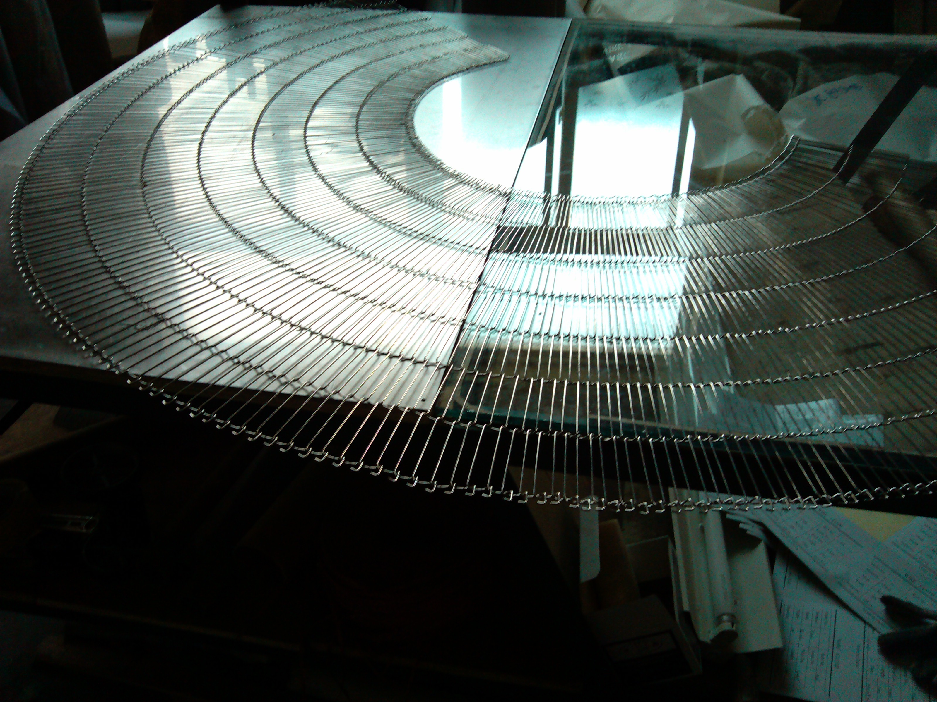SS304 Flat Flex Conveyor Wire Belt 2.5mm Diameter For Food Delivery