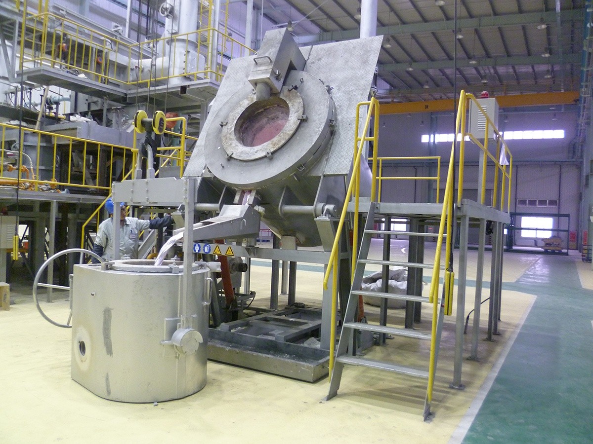 1000kg Capacity Aluminum Holding Furnace For Holding Crucible And Aluminum