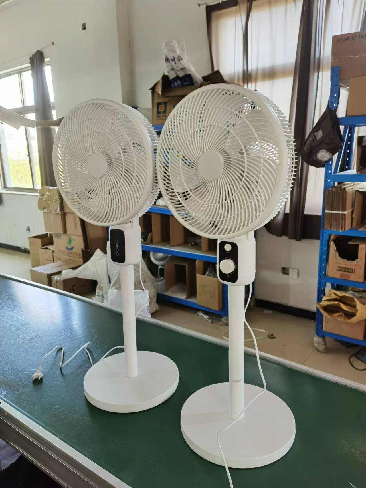 Automatic Shaking Head Circulation Fan 12 inch LED Display Vertical Floor Cooling Fan