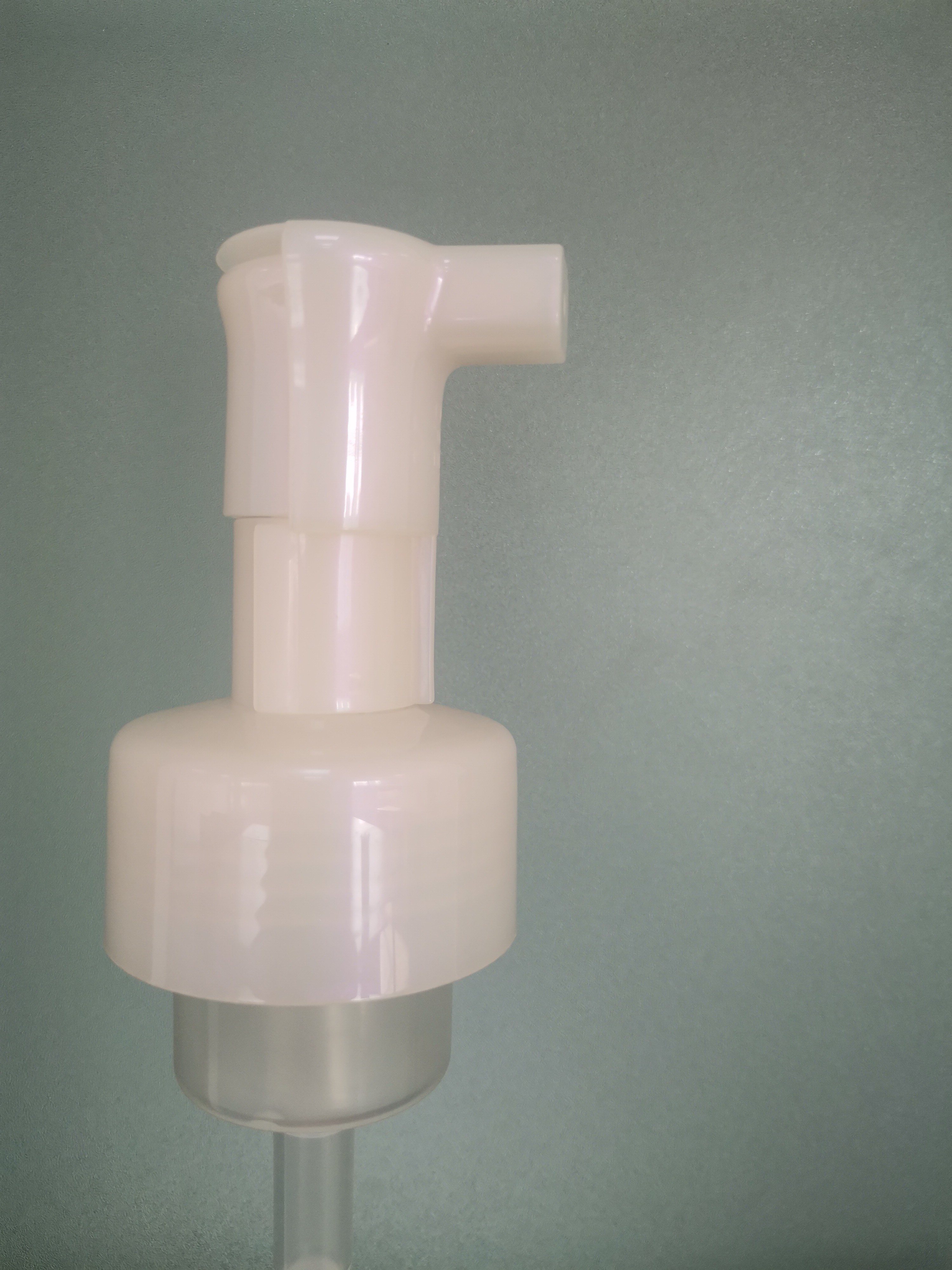 Personal Care Products 43mm Foam Pump With Over Cap Colour Pearlescent Pink
