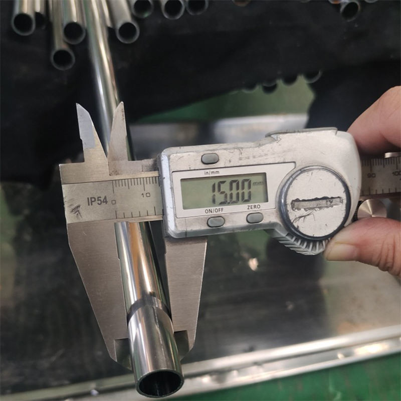 2.4mm To 4mm 201 Stainless Steel Pipe API Mirror Finish Stainless Steel Tube