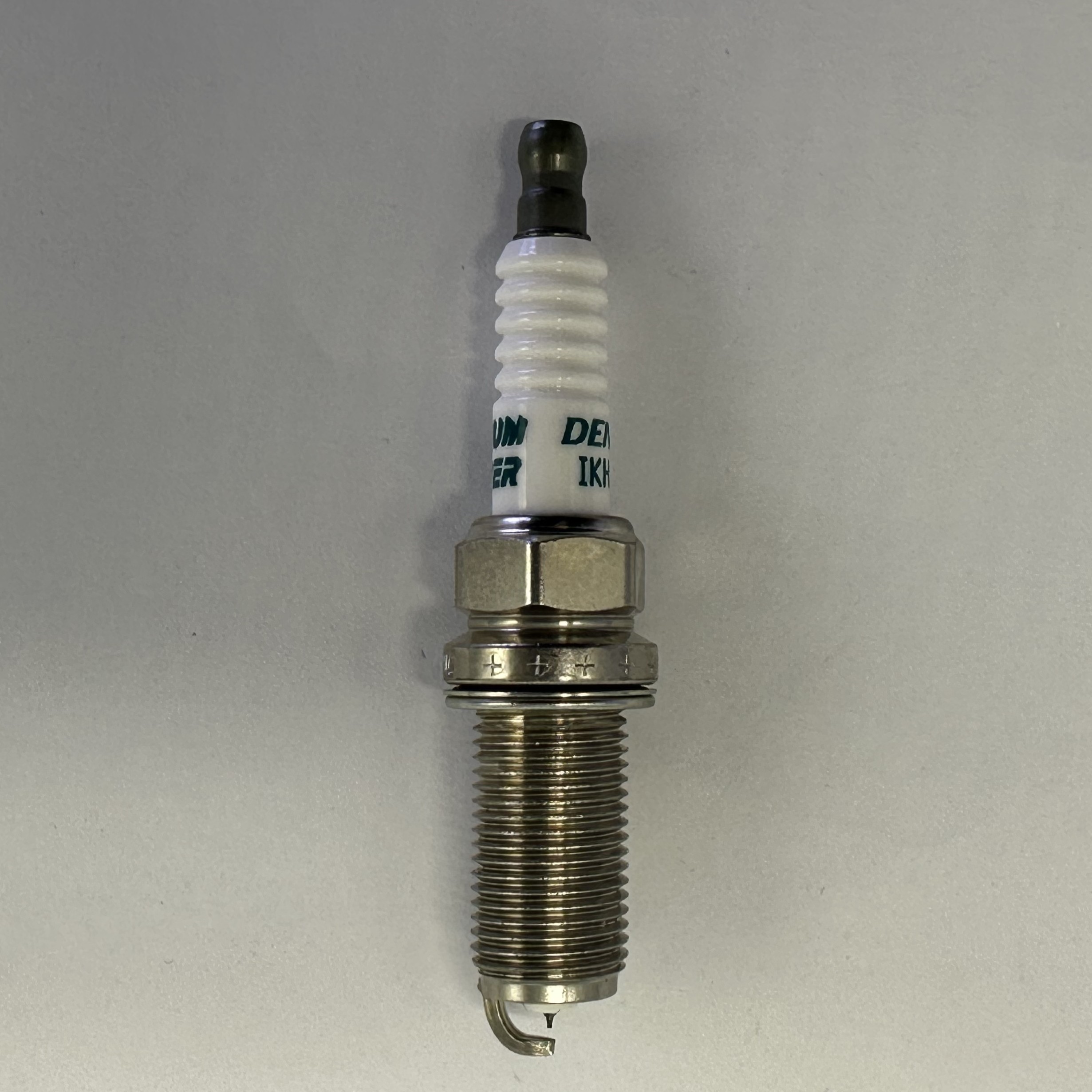GRJ150W Denso Spark Plug 90919-01236 Iridium Spark Plug IKH20 5344