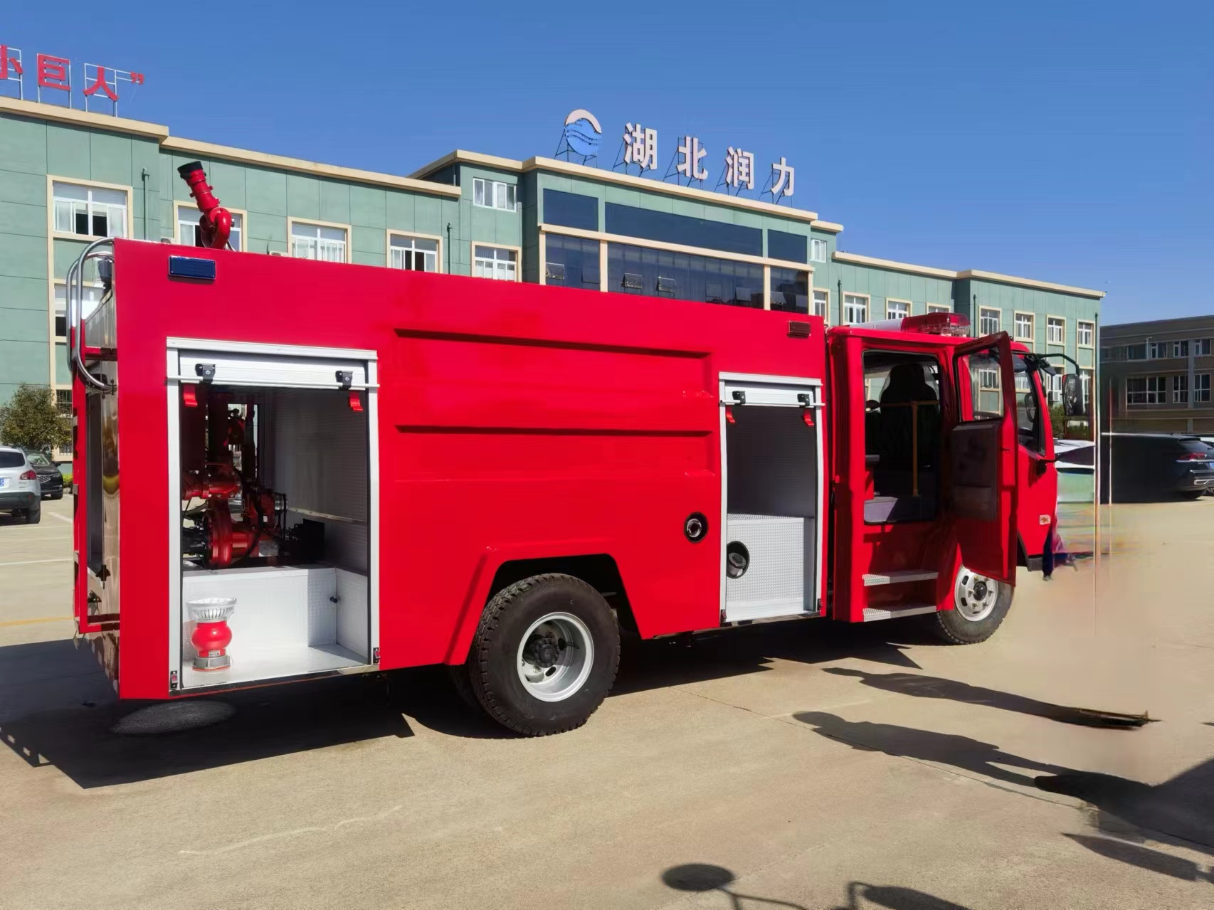 Sinotruk Howo 4x2 Emergency Vehicle Electric Engine Locomotive Fire Truck Fire tank Truck