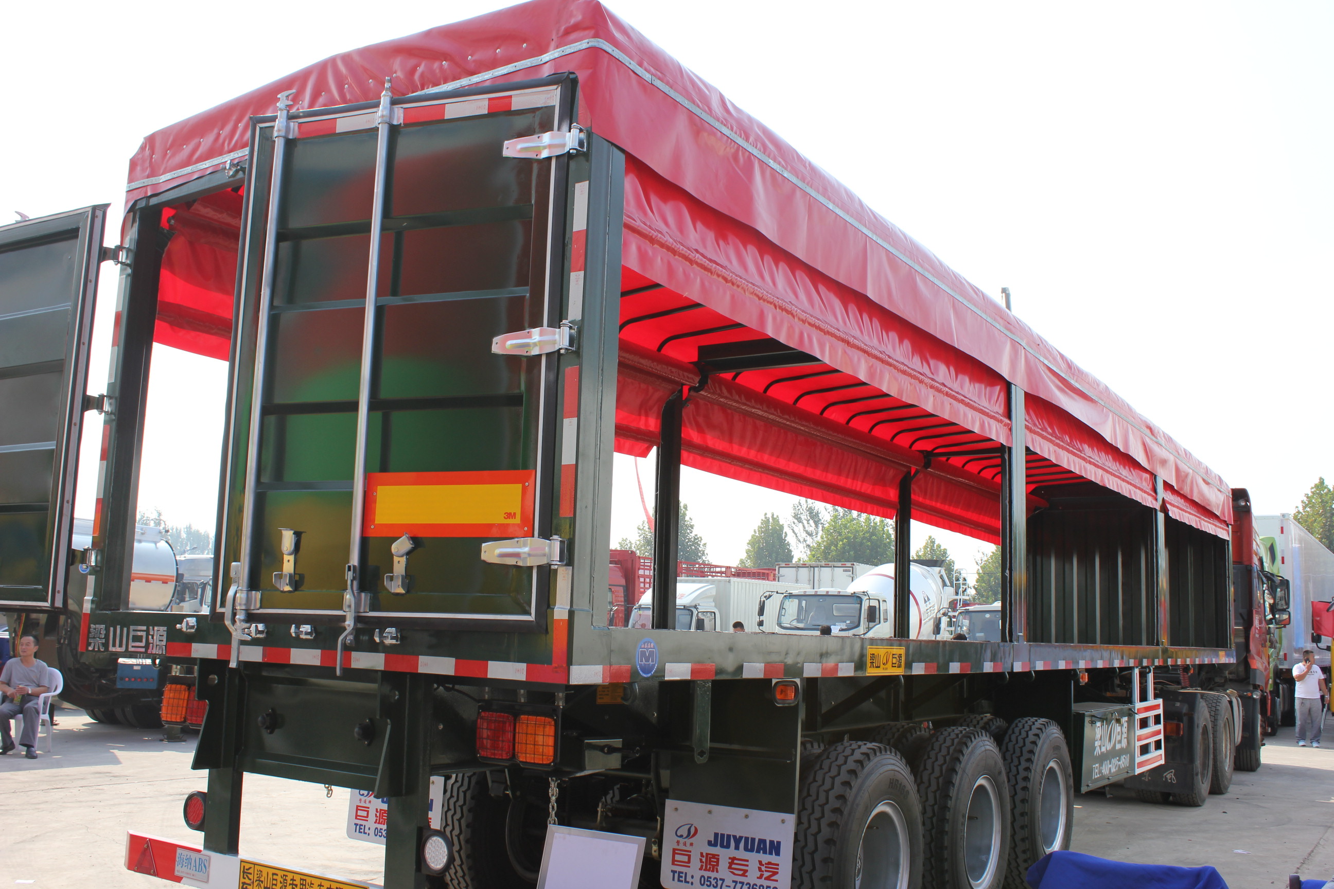 Side Wall/Curtain Side/Fence Semi Trailer with Mechanical Suspension and 12R22.5 Tires