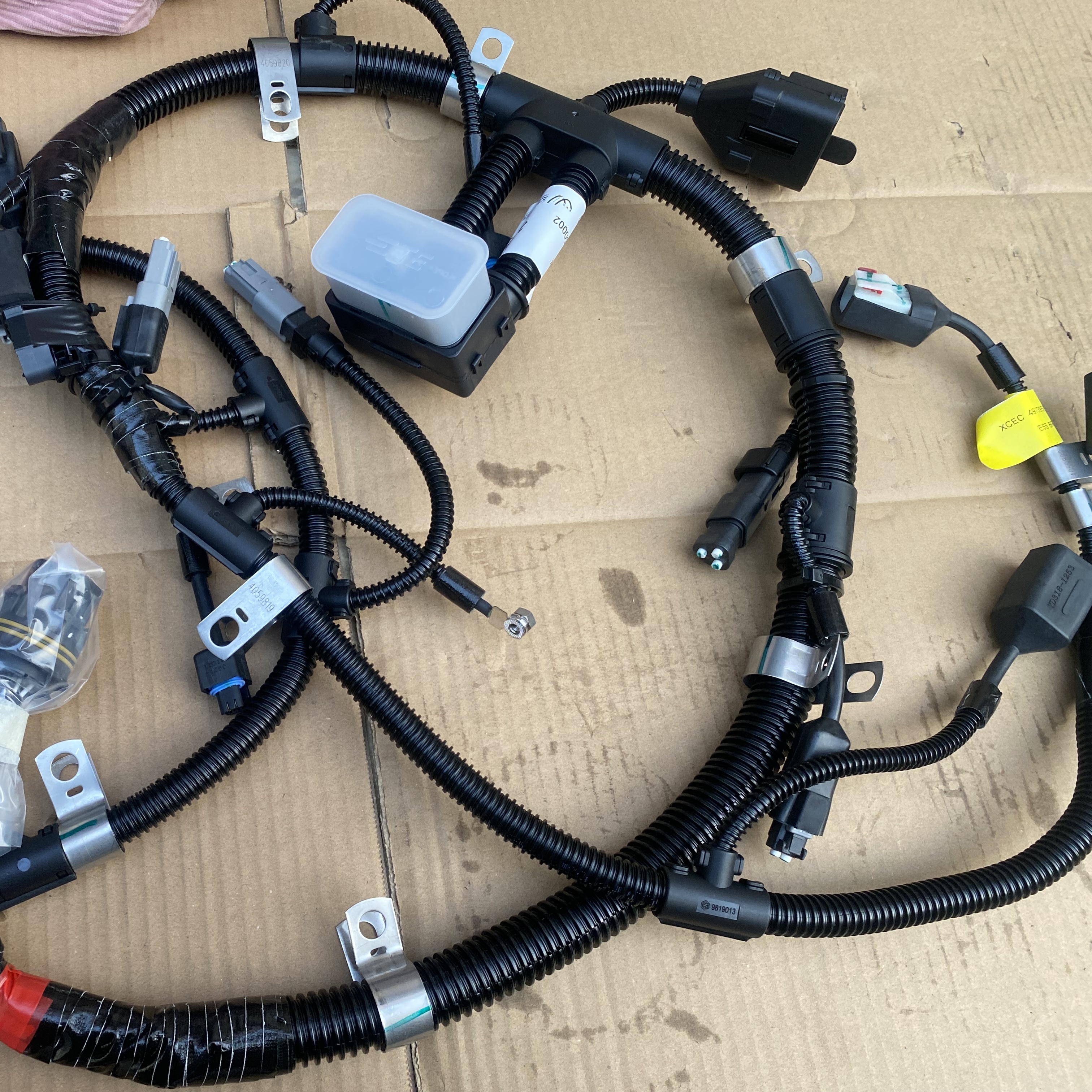 Custom Engine Wire Harness 4973958X/3406879X for Cummins Engine Durable Construction