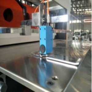 940mmx610mm Paper Roll Cutting Machine CE Roll Die Cutting Machine