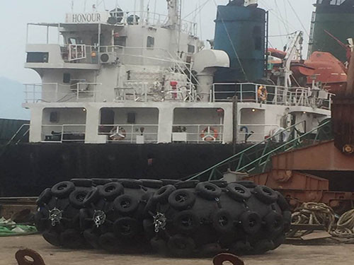 50KPa Yokohama Pneumatic Fender 80KPa Ships Dock Fenders For Boats