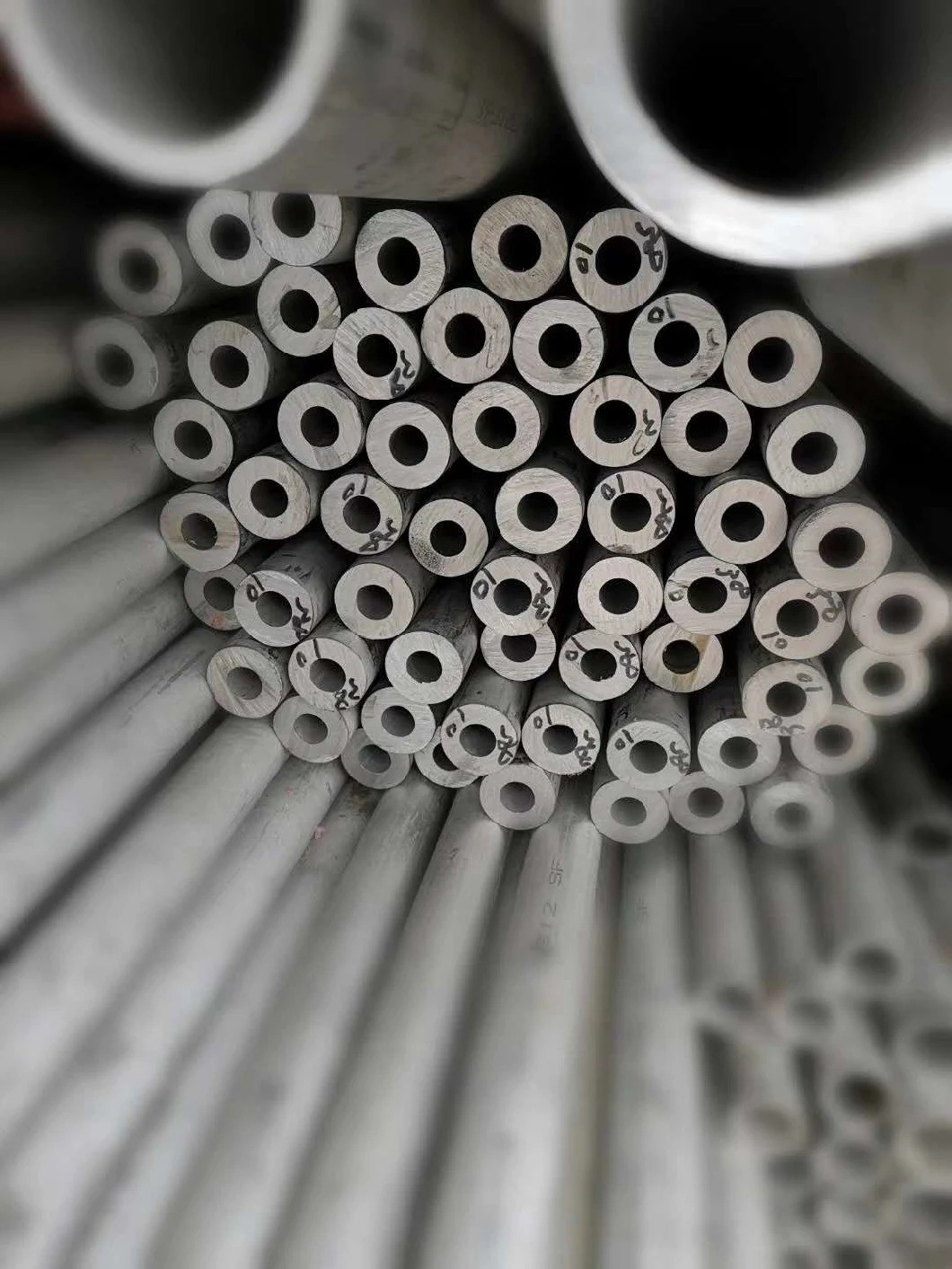 Low Carbon Seamless Steel Pipe Tube ASTM A53 A106 A210 E355 St52 Iron Tube