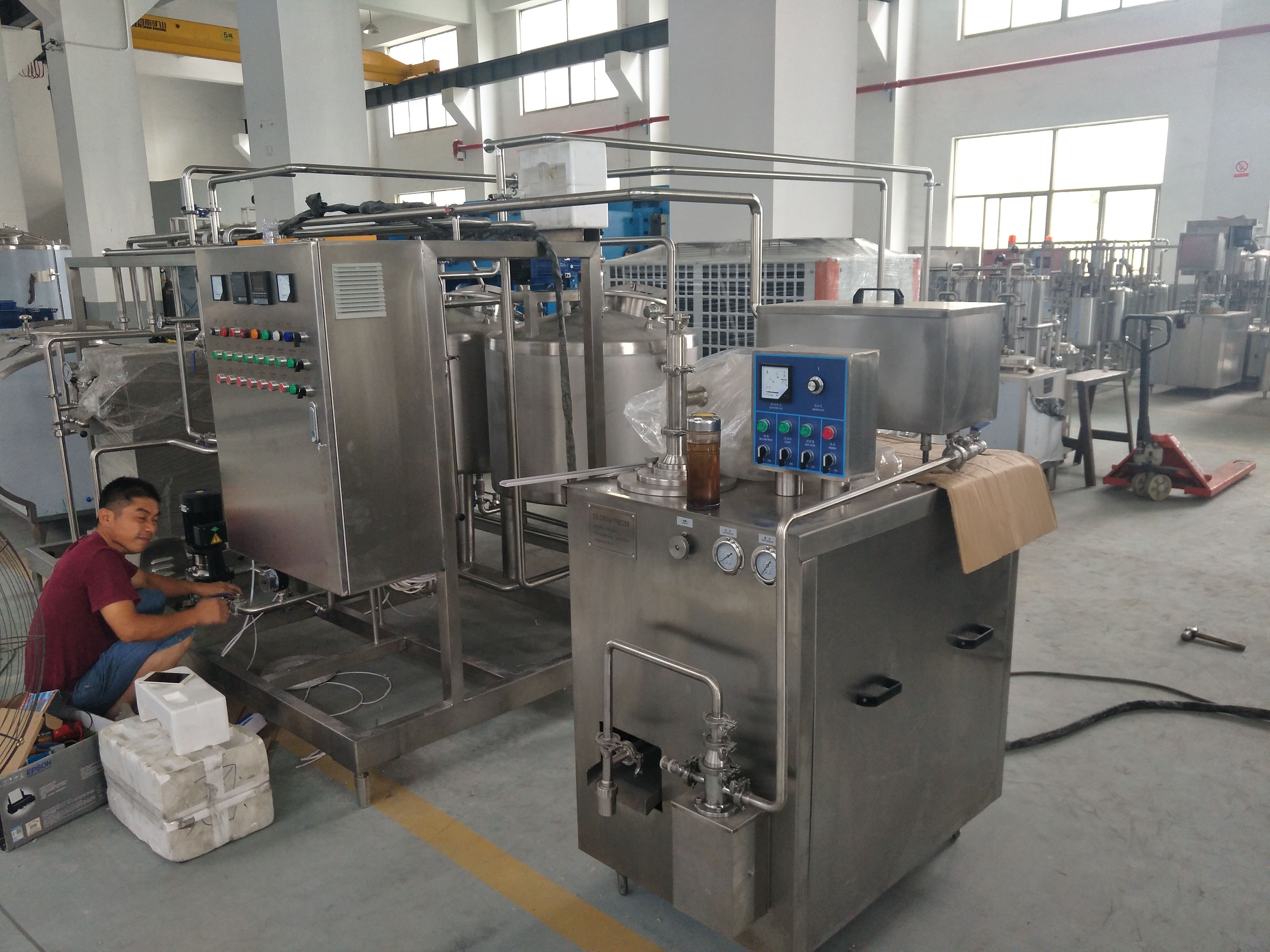 600L/H Ice Cream Freezer with ≤-4 -5C Output Temperature and Mirror Polished Finish