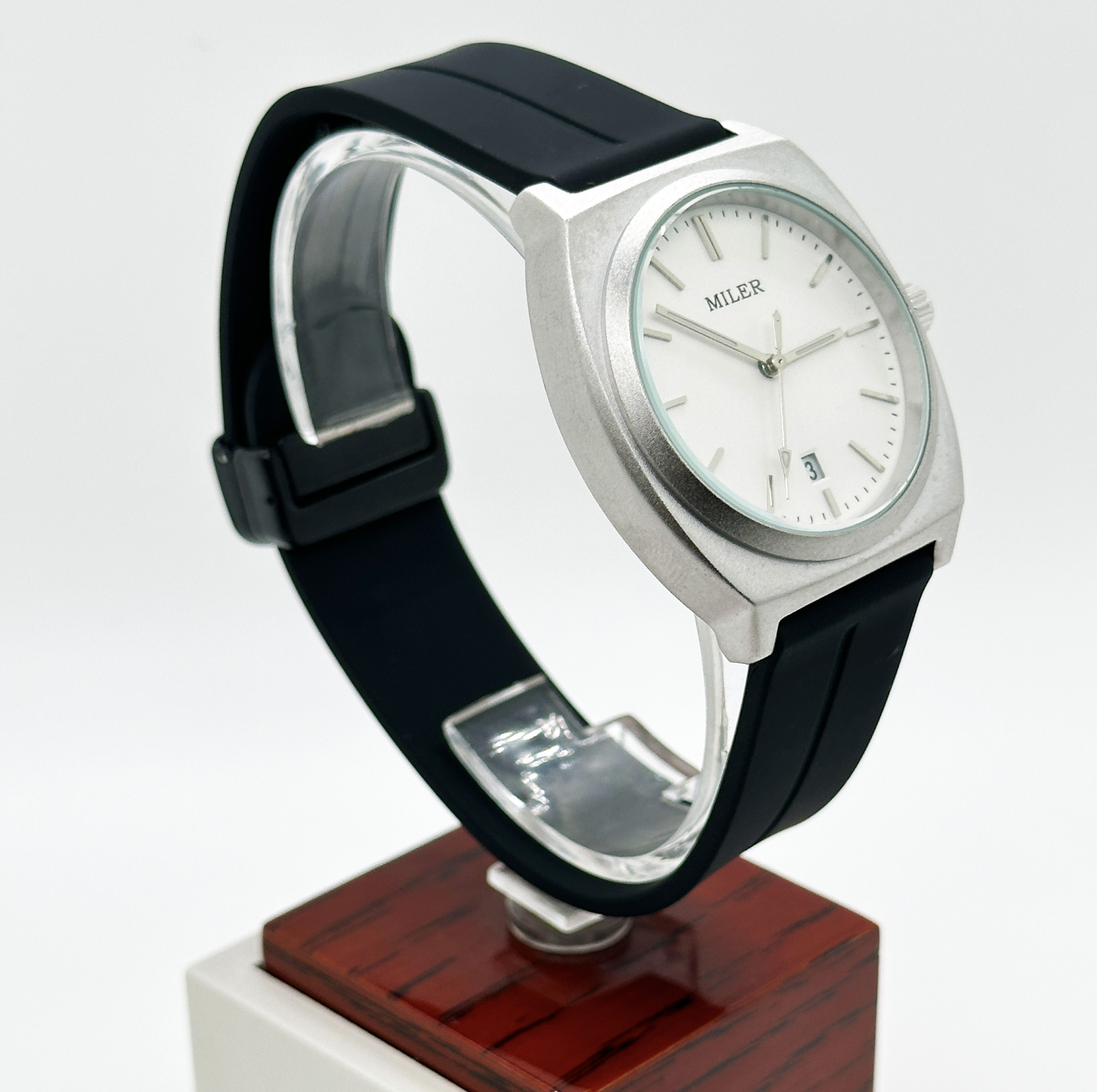 Wholesale Custom Logo Silicone Strap Watches With Buckle Clasp Water Resistant To 30 Meters