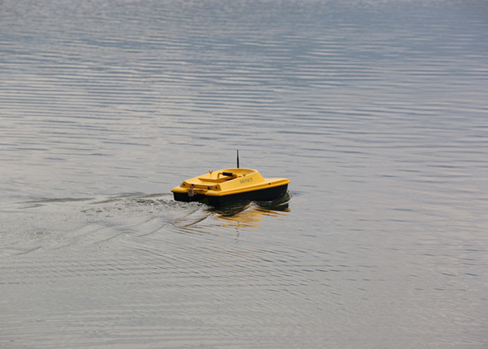 Yellow Carp Fishing Bait Boats , Catamaran bait boat DEVC-303 ABS Engineering plastic