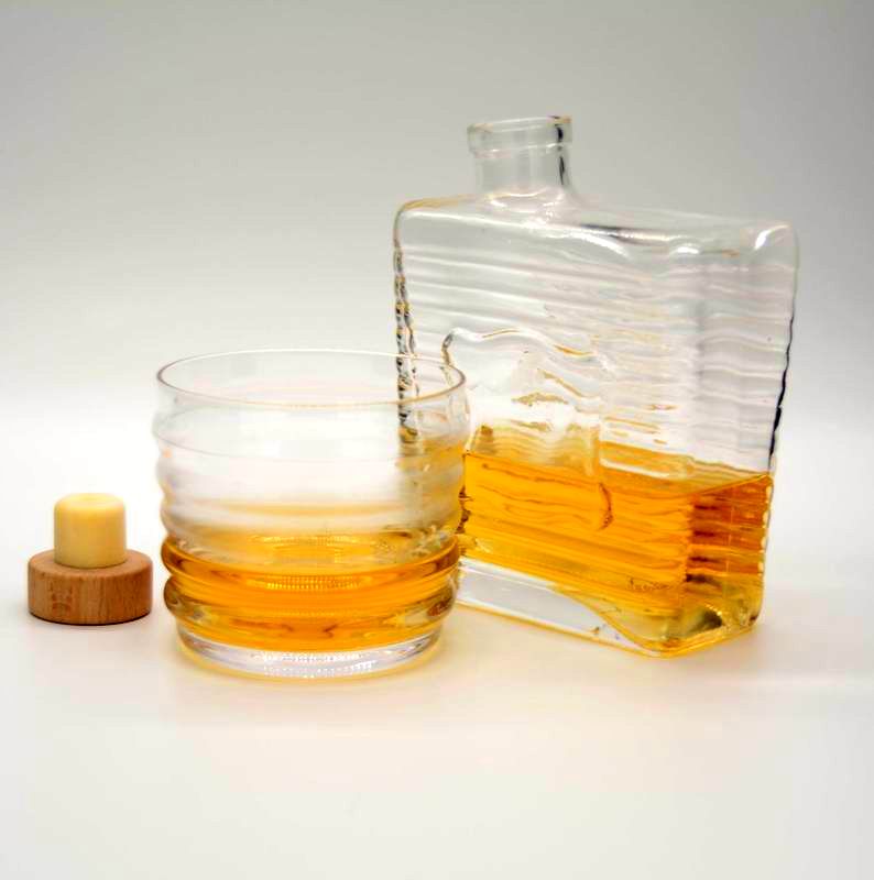 Anti Skidding Handmade Whiskey Glass With Wave Pattern