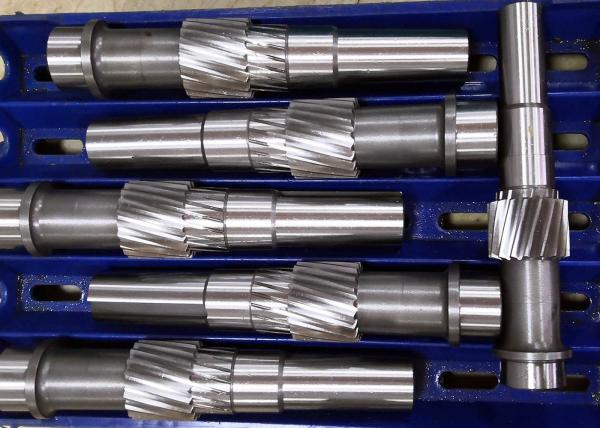 Quality Right Hand Pinion Helical Transmission Gear Shaft For Shaft Mounted Gearbox for sale