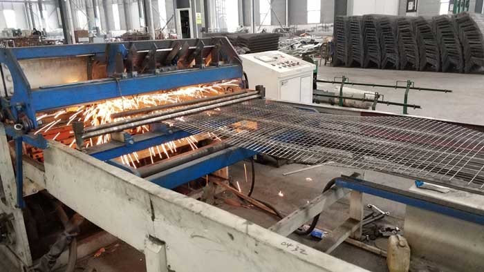 Durable Automatic Chicken Feeding Equipment, Chicken Battery Hen Cage With Drinking System