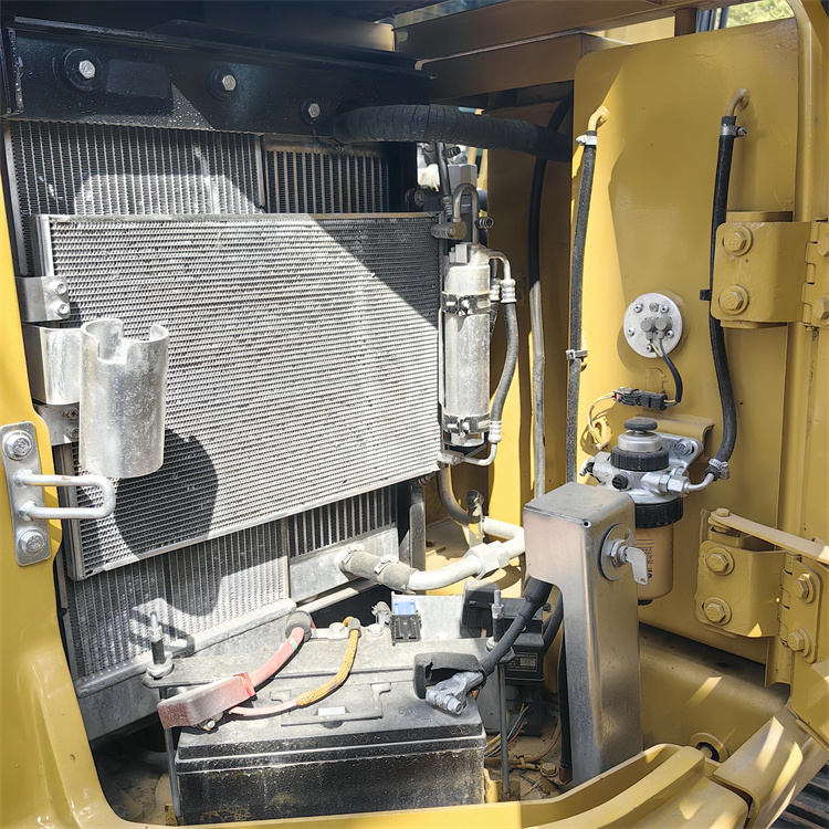 Used Cat 307 Excavator in Japan with Working Condition and Moving Type Crawler Chain