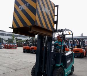 China 2000KG Load Capacity Electric Powered Forklift 2 Mast Stage 3000mm Lifting Height 48V 600Ah Battery wholesale