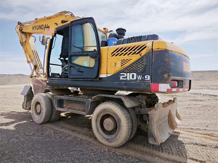 124KW Used Hyundai 210W-9 Wheel Excavator Good Condition Made in Korea 1.05m3 Bucket