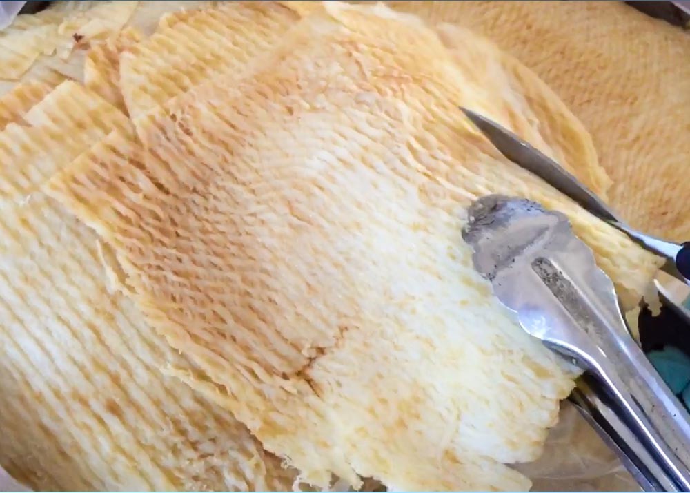 Peanut Butter Grilled Half Dried Squid 50% - 58% Moisture Yellow Color