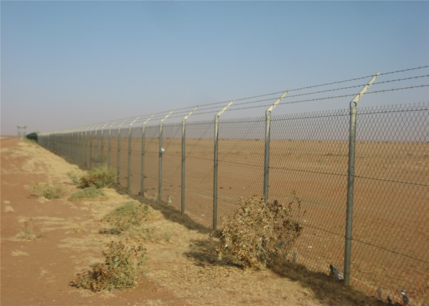 Chain link fence. 6’ height 9 gauge 2” diamond. 1.2oz zinc requirement 50 foot roll